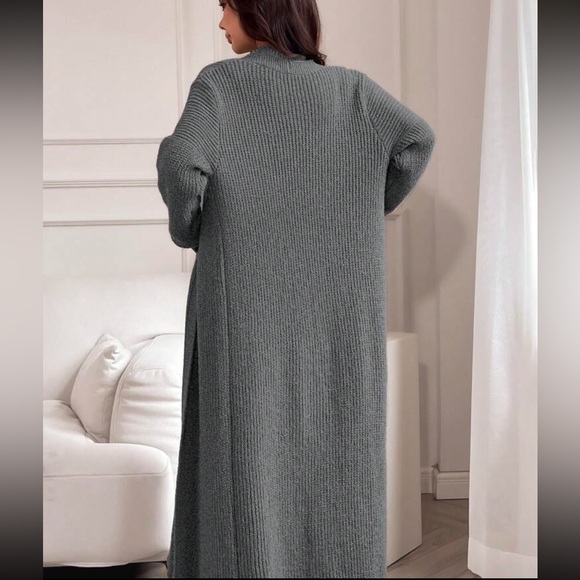 Luxe Chunky Cable Knit Sleeveless Dress Cardigan Set - Picture 6 of 8